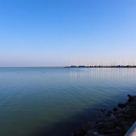 Pelso Balatonlelle, Seaside Apartment